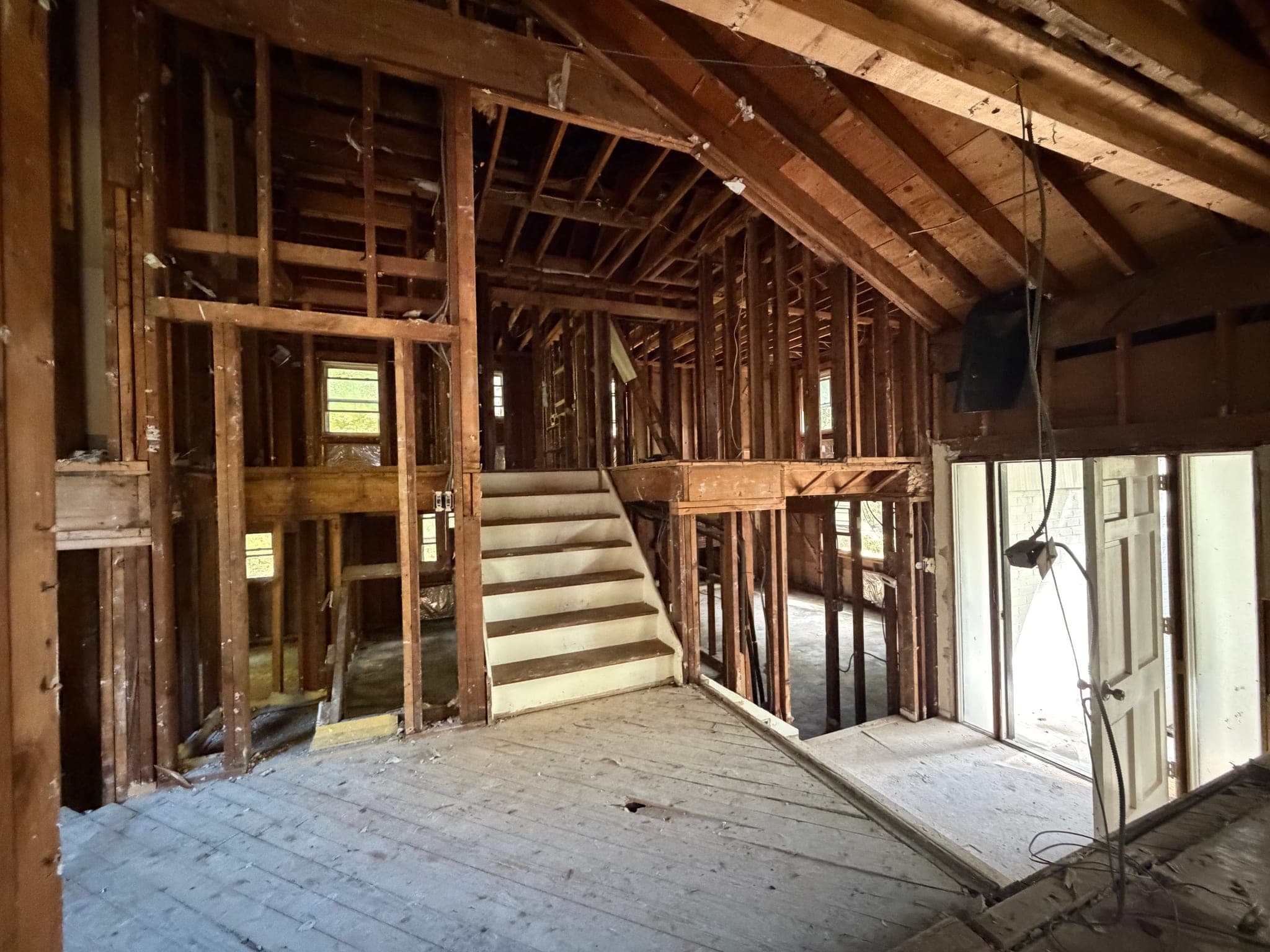 65 Windmill Road: The half-flight stair between levels, its framing open on every side